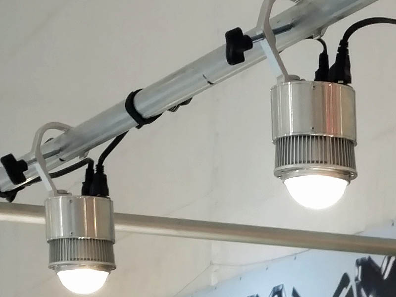 Pipe & drape trade show clamp lights