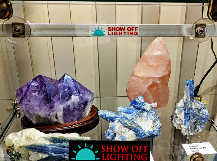 Showcase lighting for jewelry & minerals